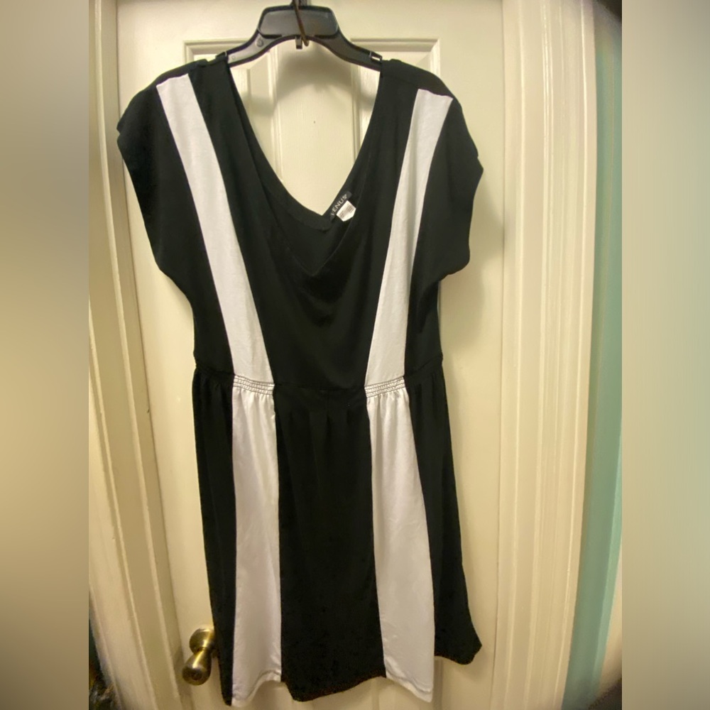 Venus Black and White V-Neck Dress